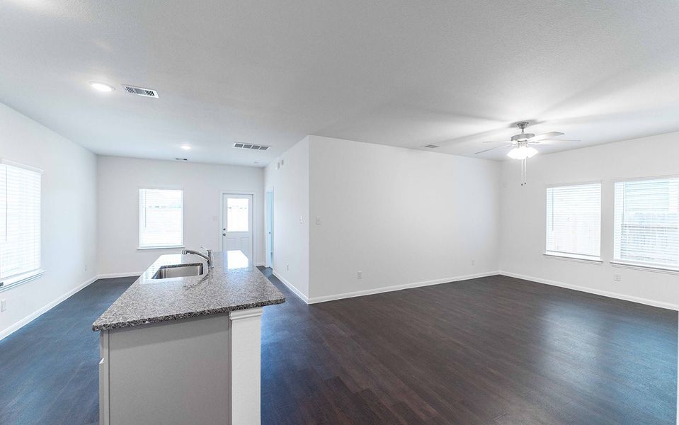 Spacious, unfurnished interior of a new home in Lago Mar, Texas City (Image 8). Spacious, unfurnished interior of a new home in Lago Mar, Texas City (Image 8).