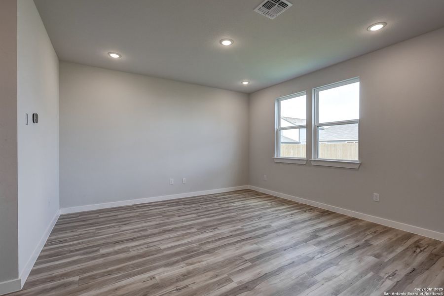 Spacious, unfurnished interior of a new home in Hiddenbrooke, Seguin (Image 24). Spacious, unfurnished interior of a new home in Hiddenbrooke, Seguin (Image 24).