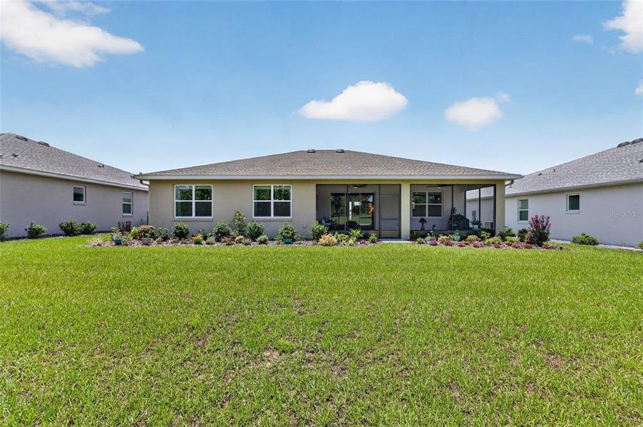 Exterior details and patio area of a home in , Ocala (Image 3).