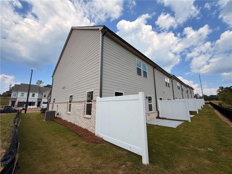 Exterior details and patio area of a home in Leydenview, Mableton (Image 3).