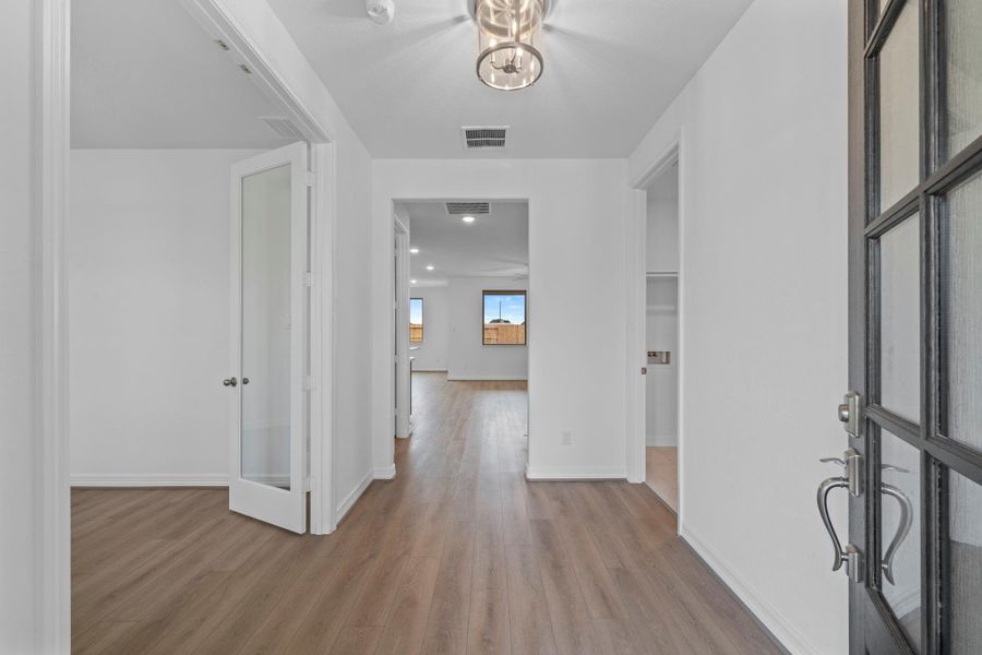 Spacious, unfurnished interior of a new home in Brookewater, Rosenberg (Image 17).