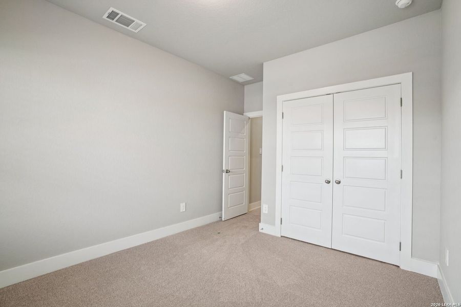 Spacious, unfurnished interior of a new home in Lark Canyon, New Braunfels (Image 17).