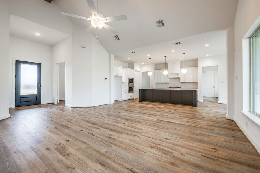 Spacious, unfurnished interior of a new home in Arborwood, Waller (Image 25).