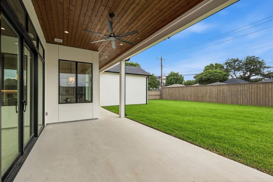 Exterior details and patio area of a home in , Dallas (Image 4).