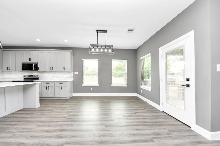Spacious, unfurnished interior of a new home in , Waller (Image 30).