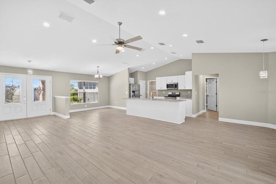 Spacious, unfurnished interior of a new home in , Weeki Wachee (Image 34).