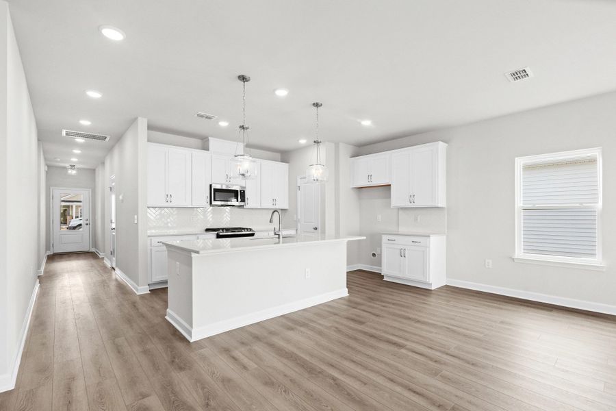 Similar Madison floorplan with Timeless Collection. Features and finishes vary.