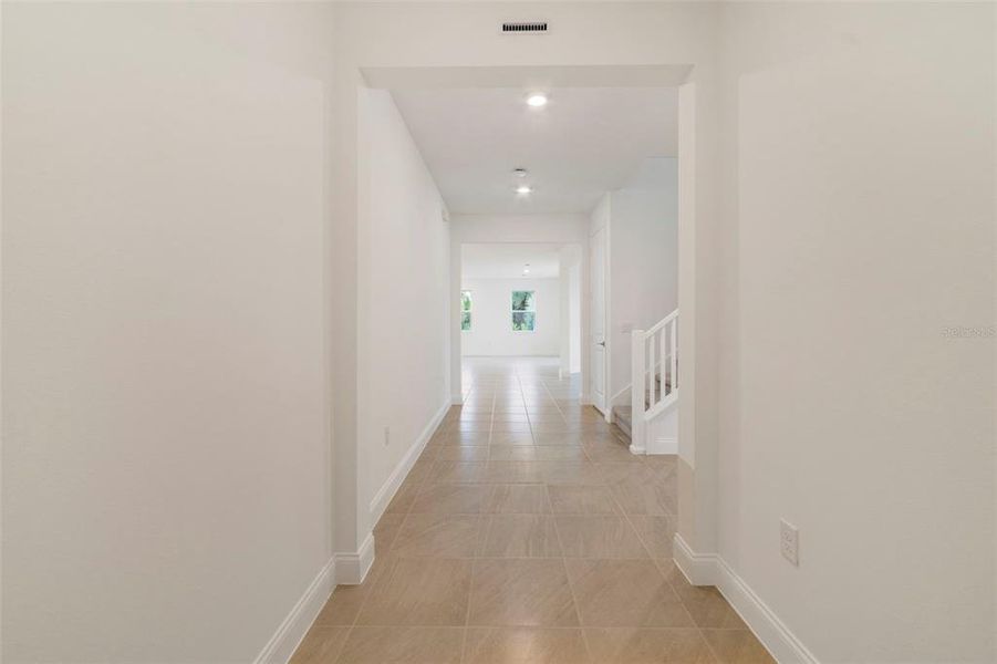 Spacious, unfurnished interior of a new home in Estates at Lake Jesup, Sanford (Image 15).