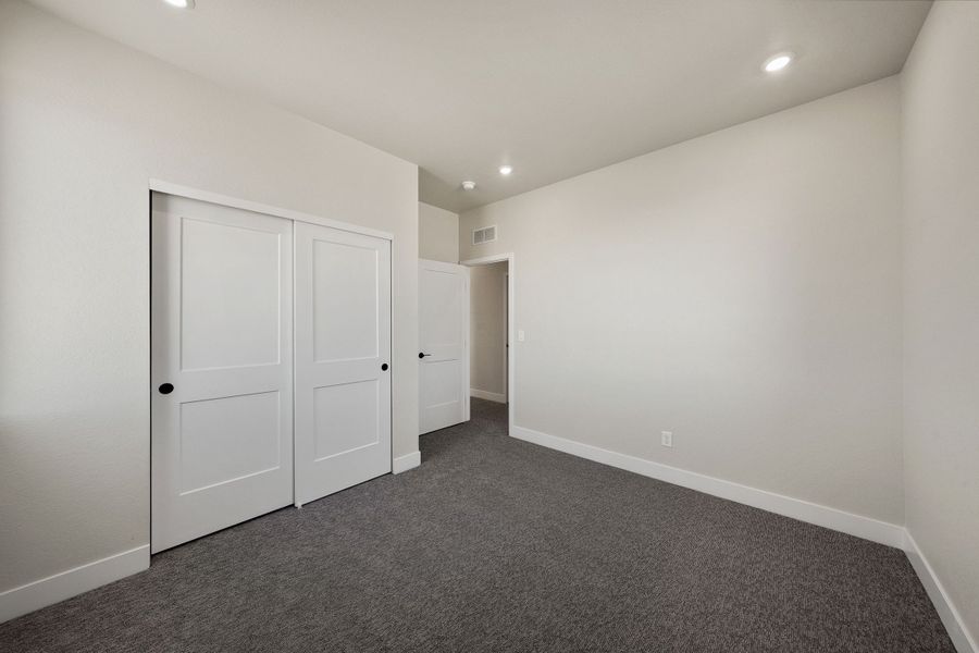 Spacious, unfurnished interior of a new home in Trumark Homes at Sterling Ranch, Littleton (Image 30).