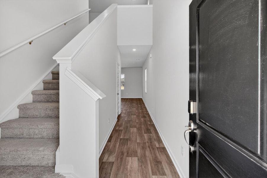 Spacious, unfurnished interior of a new home in Lindera Preserve at Cane Bay Plantation, Summerville (Image 20).