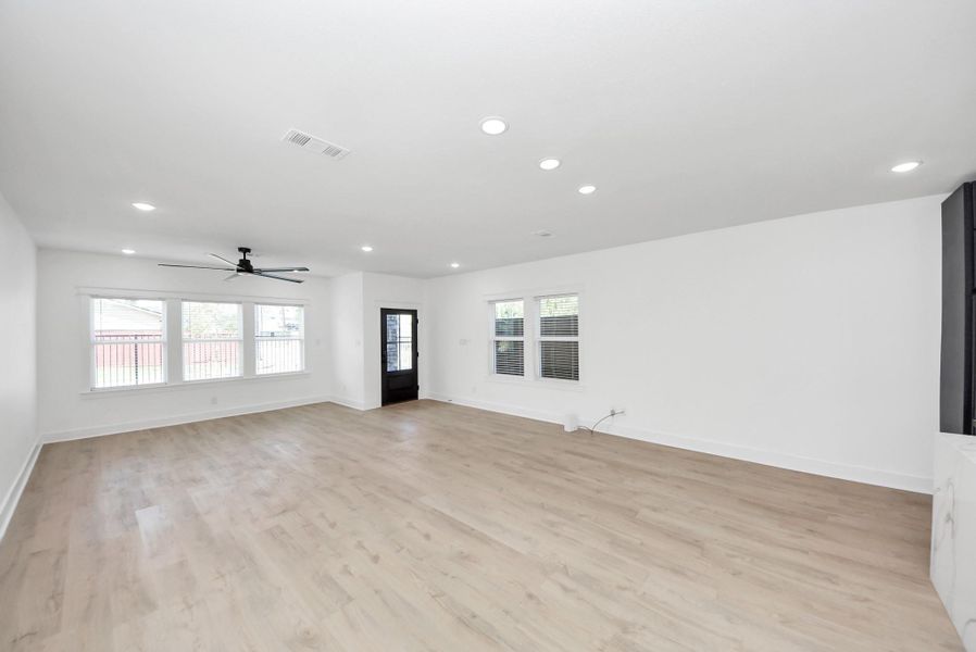 Spacious, unfurnished interior of a new home in , Houston (Image 16).