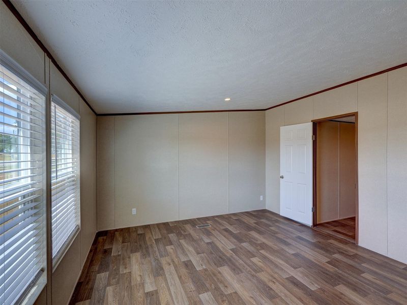 Spacious, unfurnished interior of a new home in , Elgin (Image 25).
