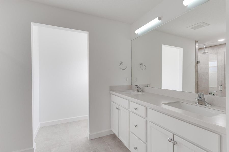 Spacious, unfurnished interior of a new home in , Vero Beach (Image 19).