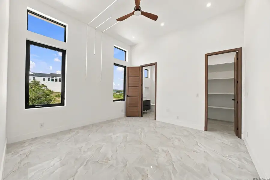 Spacious, unfurnished interior of a new home in , San Antonio (Image 88).