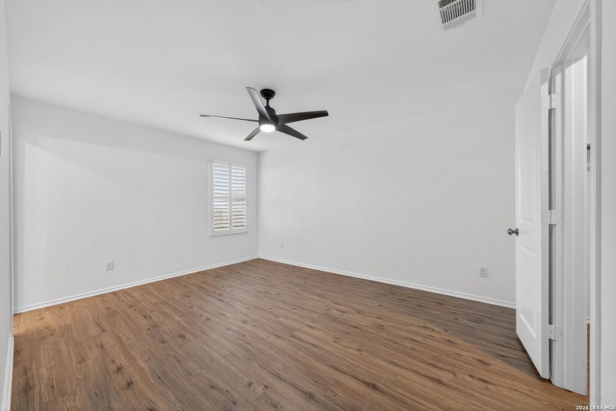 Spacious, unfurnished interior of a new home in Hidden Trails, Bulverde (Image 12).