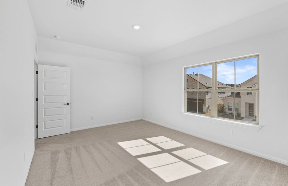 Spacious, unfurnished interior of a new home in Bluffview Reserve, Leander (Image 48).