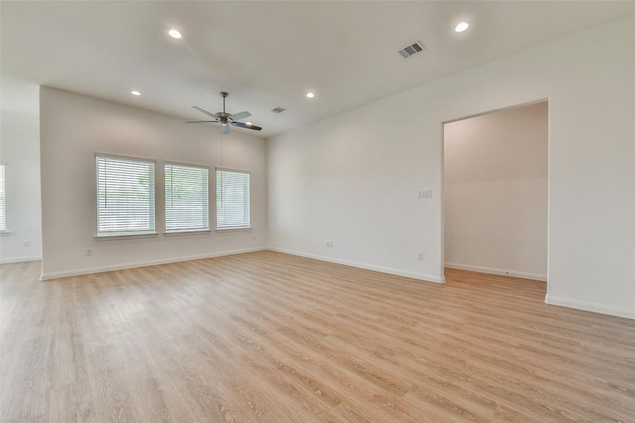 Spacious, unfurnished interior of a new home in King Oaks Village, Baytown (Image 15). Spacious, unfurnished interior of a new home in King Oaks Village, Baytown (Image 15).