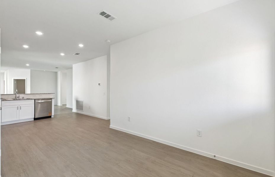 Spacious, unfurnished interior of a new home in Mavera, Conroe (Image 25).