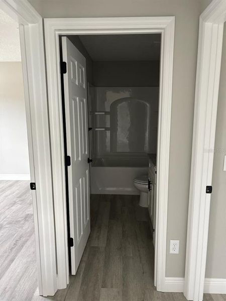 Spacious, unfurnished interior of a new home in , Citrus Springs (Image 12).