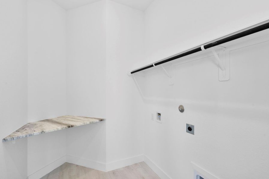 Spacious, unfurnished interior of a new home in Blue Heron, Mont Belvieu (Image 23).