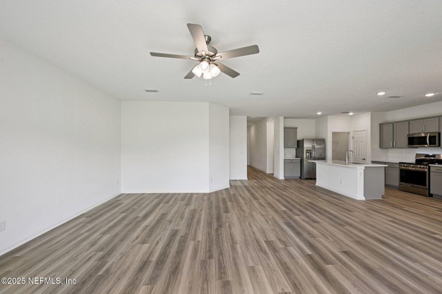 Spacious, unfurnished interior of a new home in Panther Creek, Jacksonville (Image 23).