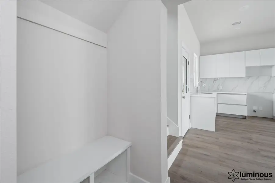 Spacious, unfurnished interior of a new home in Metro Village, Houston (Image 6).