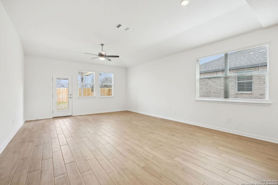 Spacious, unfurnished interior of a new home in Carmel Ranch, Schertz (Image 45).