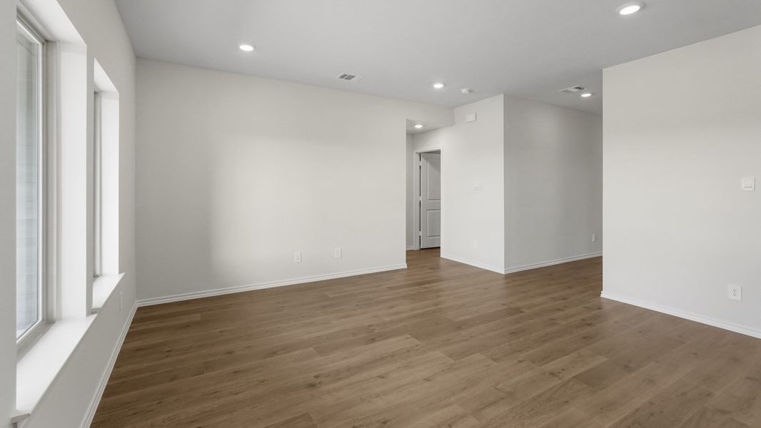 Spacious, unfurnished interior of a new home in Oak Valley Estates, Bullard (Image 26).