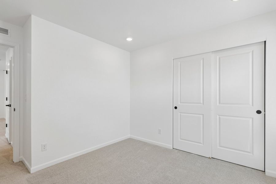 Spacious, unfurnished interior of a new home in Sterling Ranch Ascent Village, Littleton (Image 23).