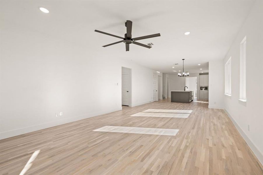 Spacious, unfurnished interior of a new home in The Resort on Eagle Mt. Lake, Fort Worth (Image 17).