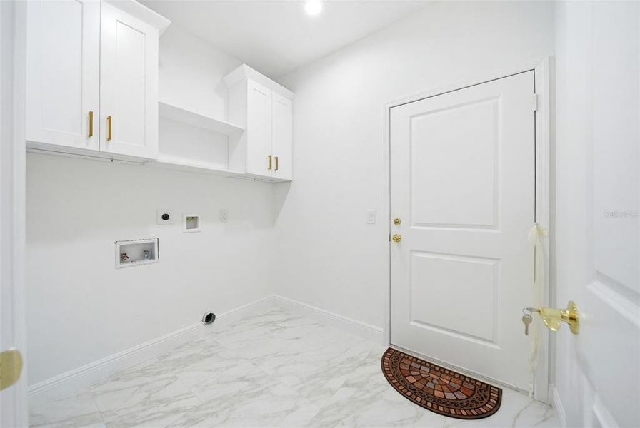 Spacious, unfurnished interior of a new home in , Altamonte Springs (Image 35).