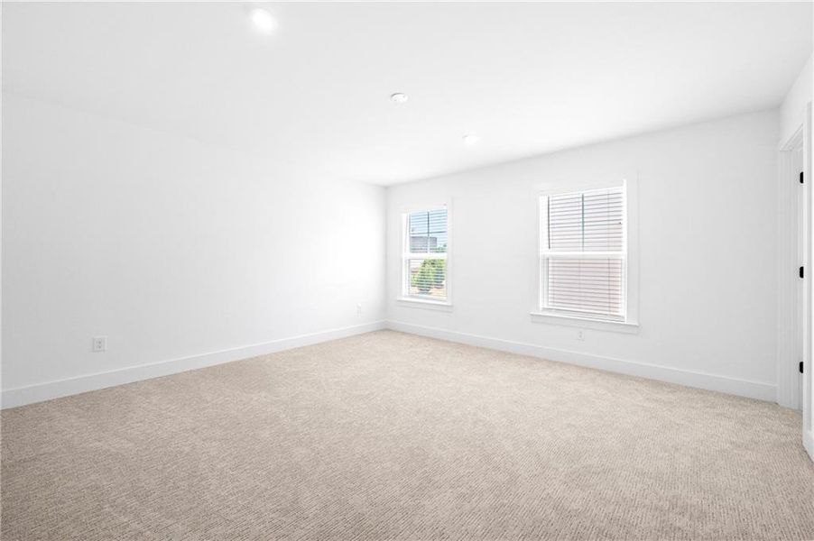Spacious, unfurnished interior of a new home in Avondale Park, Decatur (Image 12).