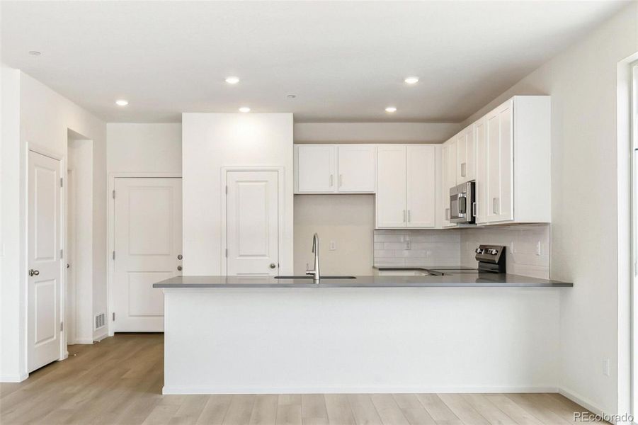Furnished interior view inside a new home in Turnberry, Commerce City (Image 5).