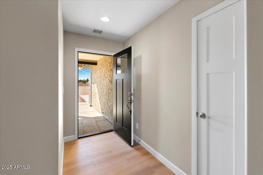 03-Entrance 03-Entrance