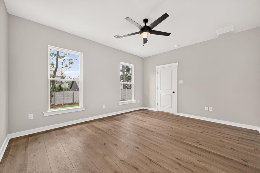 Spacious, unfurnished interior of a new home in Two Step Farm, Montgomery (Image 33).