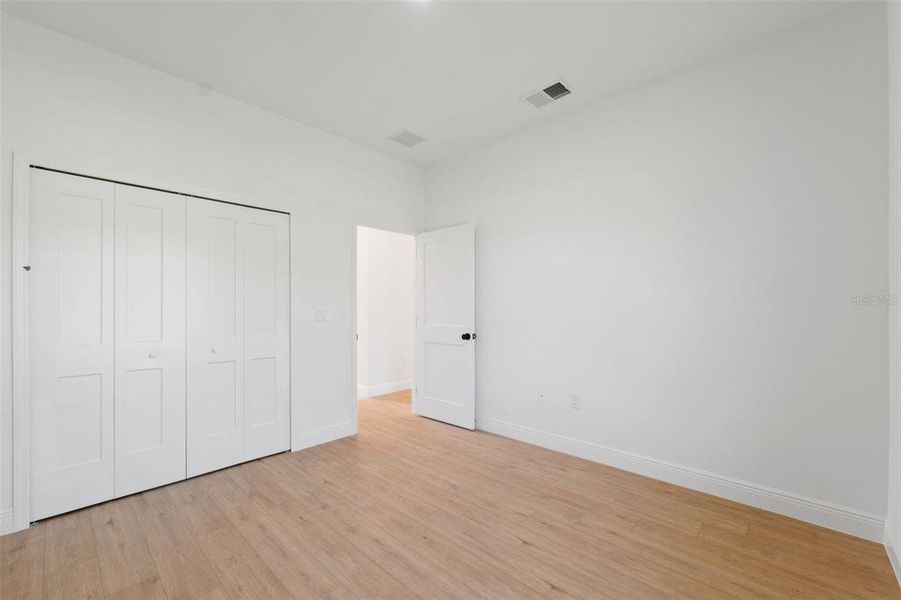 Spacious, unfurnished interior of a new home in , Ocala (Image 32).