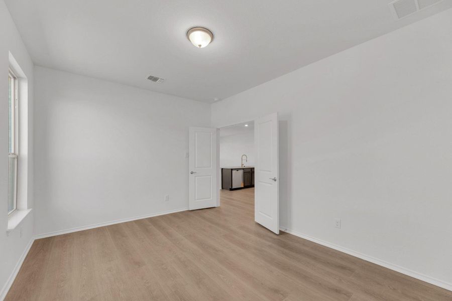 Spacious, unfurnished interior of a new home in Salerno - Heritage Collection, Round Rock (Image 32).