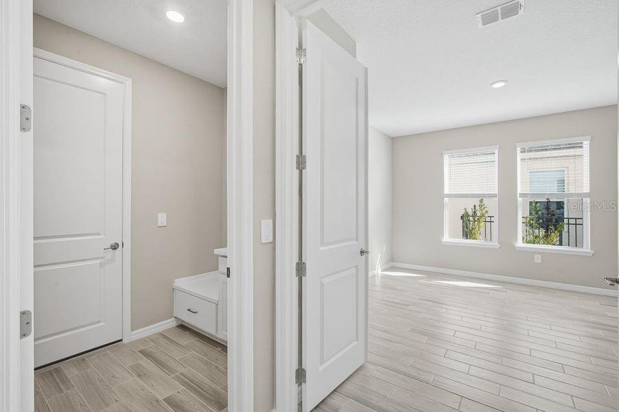 Spacious, unfurnished interior of a new home in Indigo Creek, Apollo Beach (Image 22). Spacious, unfurnished interior of a new home in Indigo Creek, Apollo Beach (Image 22).