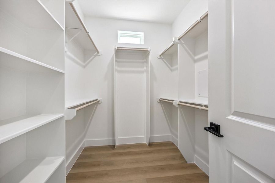 Spacious, unfurnished interior of a new home in Thornton Oaks, Houston (Image 23).