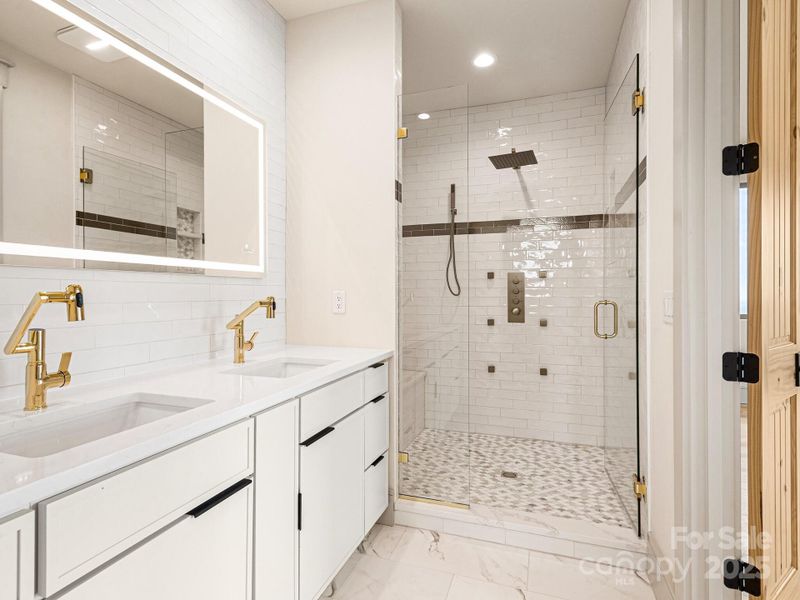 upper-level double vanity custom shower system