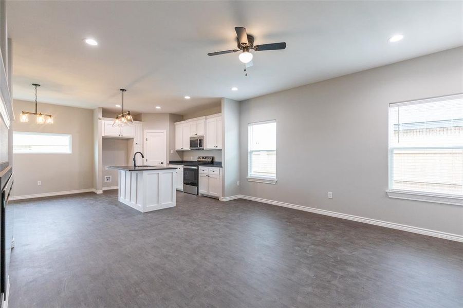 Spacious, unfurnished interior of a new home in , Abilene (Image 24).