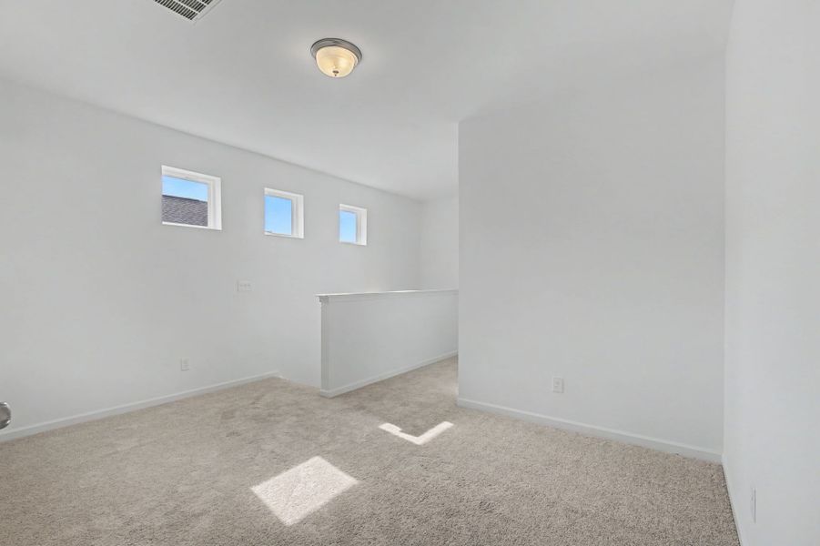 Spacious, unfurnished interior of a new home in The Oaks, Clarksville (Image 18).