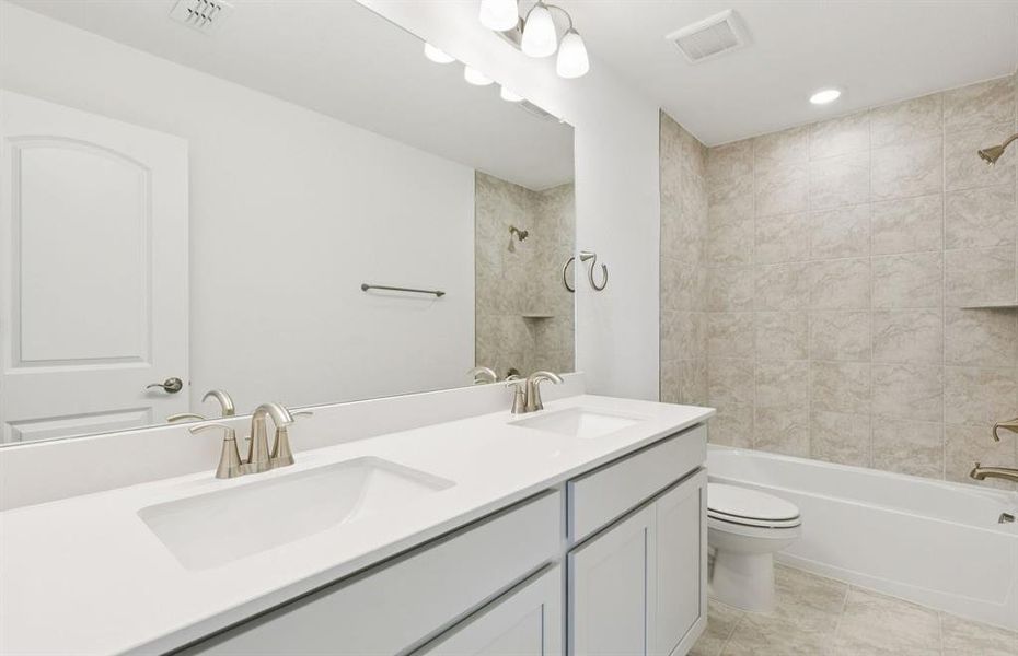 Spacious secondary bathroom Spacious secondary bathroom