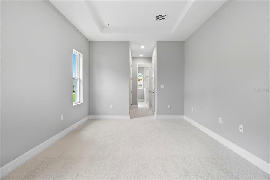 Spacious, unfurnished interior of a new home in , Homosassa (Image 30).