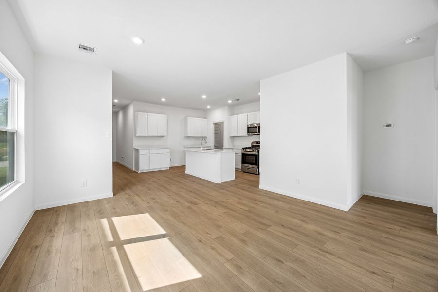 Spacious, unfurnished interior of a new home in Magnolia Springs, Montgomery (Image 19). Spacious, unfurnished interior of a new home in Magnolia Springs, Montgomery (Image 19).