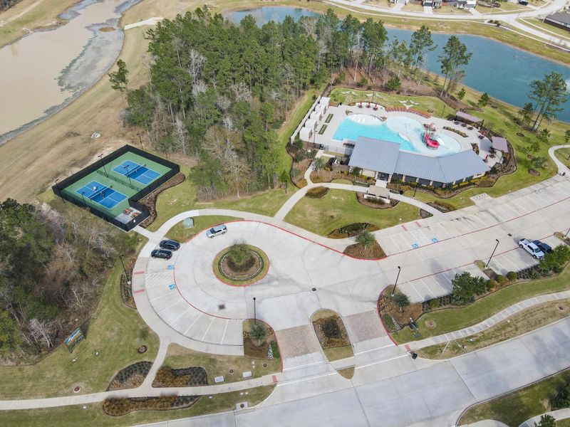 Community amenities in Mavera, Conroe (Image 38).