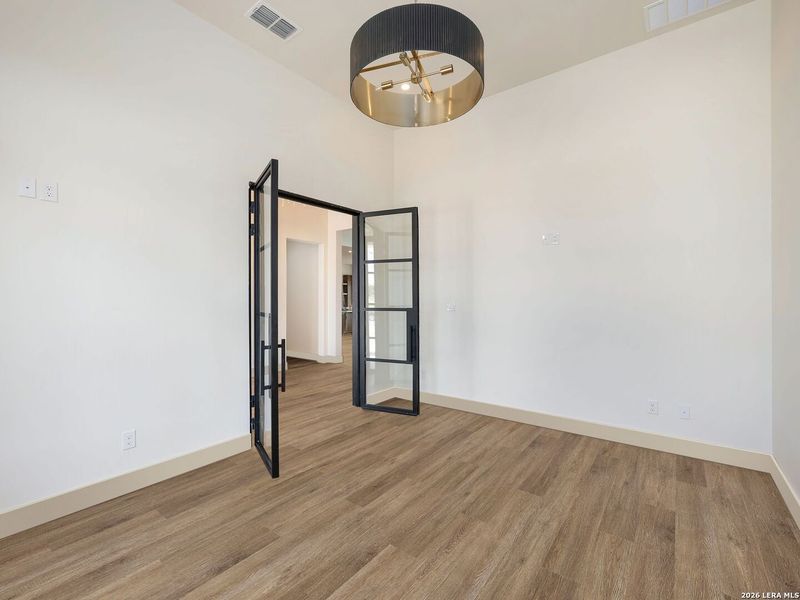 Spacious, unfurnished interior of a new home in , San Antonio (Image 43).