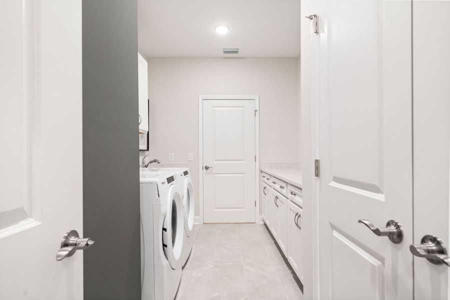 Representative furnished interior of a home built from the Renown by Del Webb in Del Webb Savannah at Heartwood, Richmond Hill (Image 5).