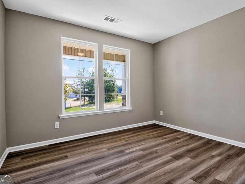 Spacious, unfurnished interior of a new home in Ivy Glen, Perry (Image 20).
