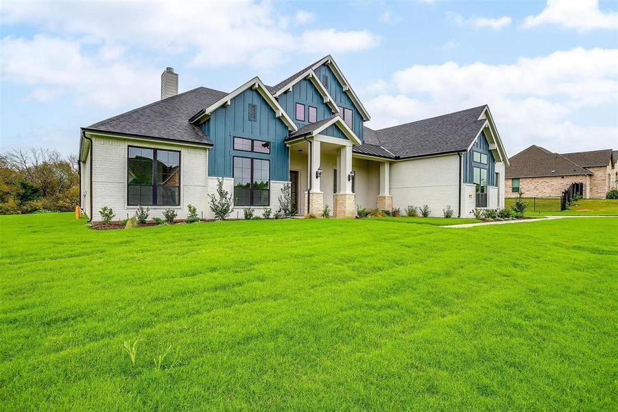 View of front of house featuring a front yard